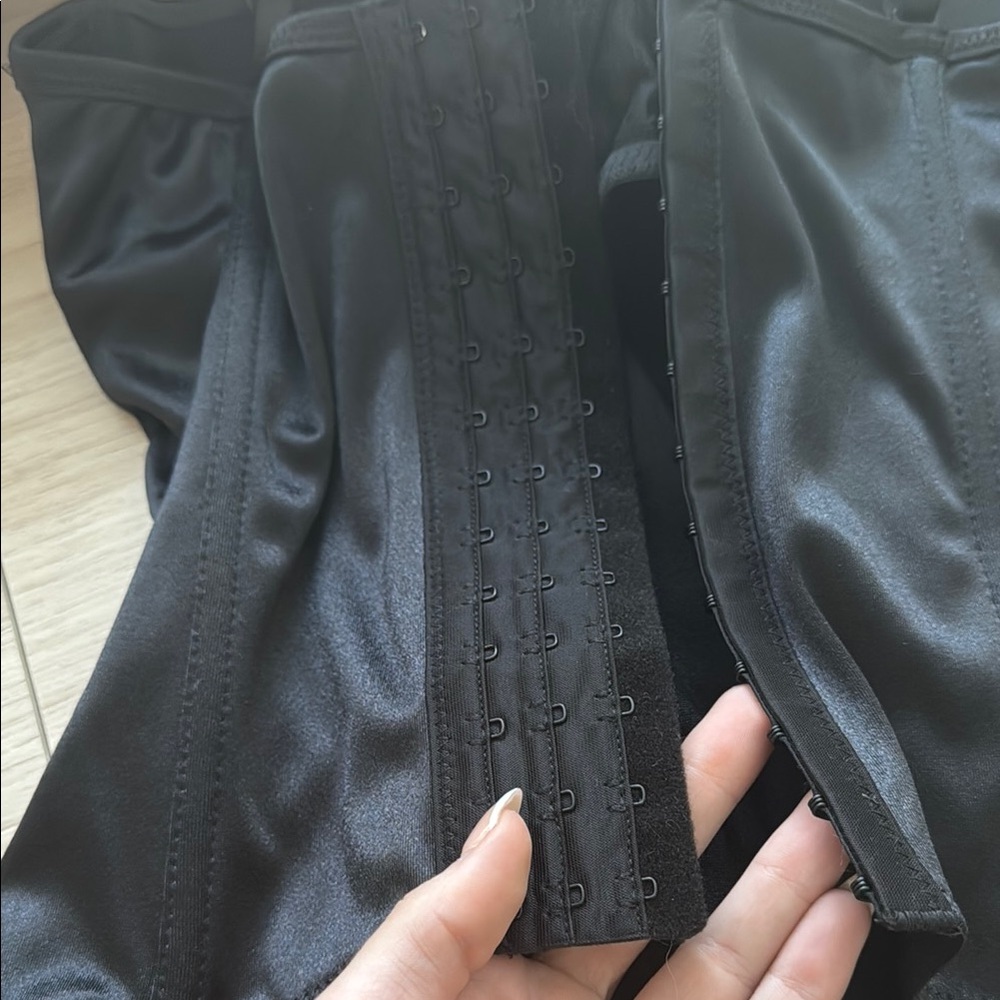 Black Lace-Up Corset Top with Removable Straps - Picture 7 of 7